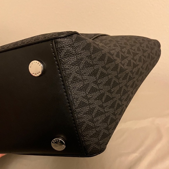 Michael Kors Black Marilyn Tote Bag - Picture 11 of 14